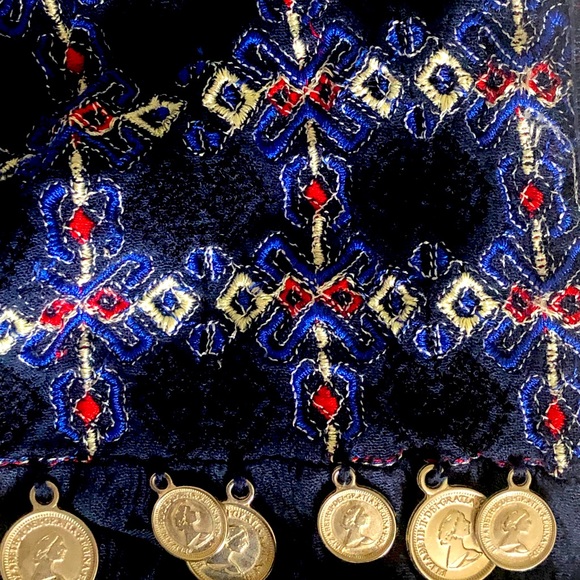 Embroidered Top NWOT Boho Coin Detail Navy Blue Size L Beautiful Fabric Feminine - Picture 9 of 9